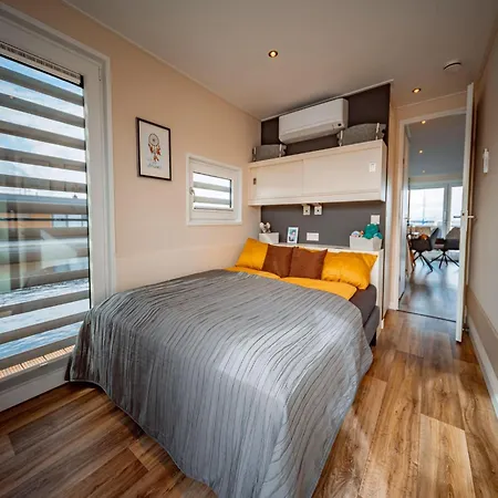 Hotel na wodzie For Six Guests, *