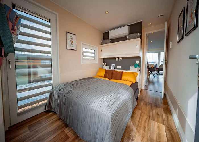 Hotel na wodzie For Six Guests, *