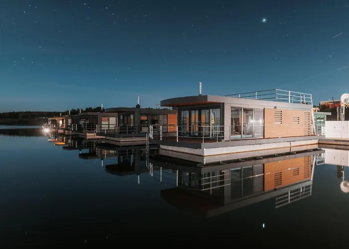 For Six Guests, Hotel na wodzie Klitten