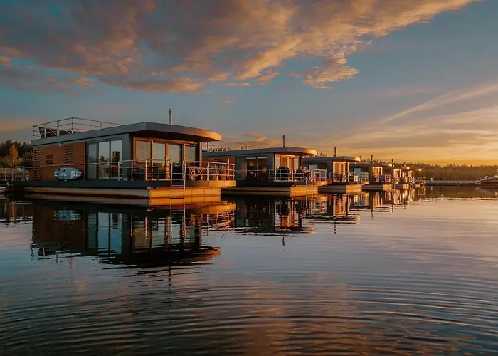 Hotel na wodzie For Six Guests,