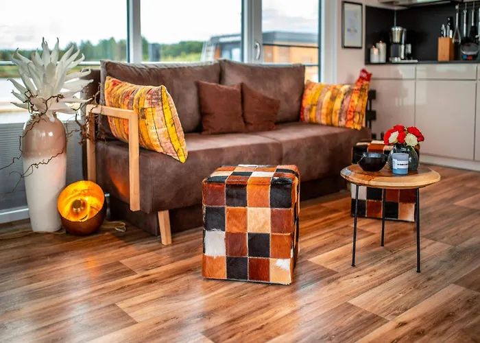 For Six Guests, Klitten