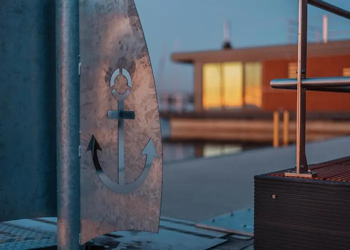 Hotel na wodzie For Six Guests, *